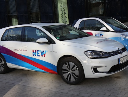 Das Unternehmen NEW bietet einen eigenen Stromtarif für Elektroautos an.