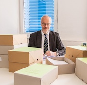 Alfred Kruse, Geschäftsführer der Stadtwerke Burg, unterzeichnet 282 neue Stromlieferverträge.