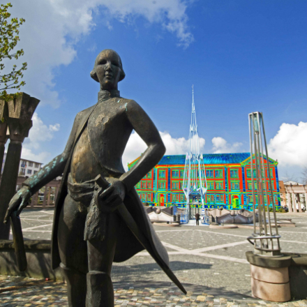 Animierte thermografische Aufnahme des Rathauses von Pirmasens mit Denkmal des Landgrafen.