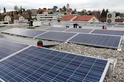 Konstanz: Photovoltaik-Module erzeugen im Drechslerweg zusätzlich zum Blockheizkraftwerk (BHKW) Mieterstrom.