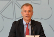 Der nordrhein-westfälische Umweltminister Johannes Remmel (Bündnis 90/Die Grünen) will Bergwerke in Pumpspeicherkraftwerke umbauen.