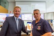 Nordrhein-Westfalens Innenminister Ralf Jäger ist vom Nutzen der Notfall-, Informations- und Nachrichten-App NINA überzeugt.
