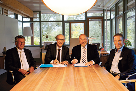 Vertragsunterzeichnung: Landratsamt Starnberg nutzt künftig das AKDB-Rechenzentrum.