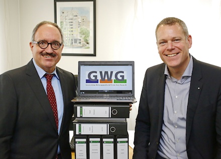 Dieter Thelen, Vorstand der GWG für den Kreis Viersen (l.) und Dr. Andreas Coenen, Verbandsvorsteher und zugleich Landrat des Kreises Viersen, freuen sich über den baldigen Start des neuen Systems für elektronische Gebührenbescheide.