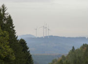 Auf dem Kambacher Eck im Schwarzwald erzeugen vier Windkraftanlagen rund 28 Millionen Kilowattstunden Strom im Jahr.