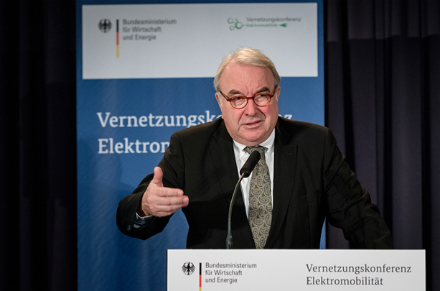 Wirtschaftsstaatssekretär Uwe Beckmeyer: „Verzahnung der Industrien und Branchen entscheidet über den Erfolg der Elektromobilität.“