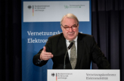 Wirtschaftsstaatssekretär Uwe Beckmeyer: „Verzahnung der Industrien und Branchen entscheidet über den Erfolg der Elektromobilität.“