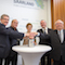 Ministerpräsidentin Annegret Kramp-Karrenbauer (Mitte) gibt den Startschuss für das Bevölkerungswarnsystem KATWARN im Saarland.