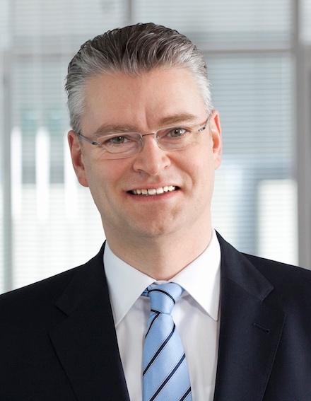 Constantin H. Alsheimer gibt seine Position als Sprecher der Geschäftsführung der Stadtwerke Frankfurt am Main Holding ab.