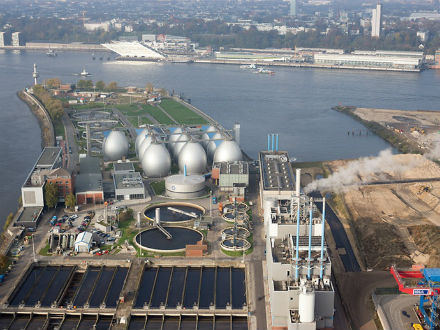 Am Klärwerk Hamburg könnte Heizwärme aus Wärmepumpen gewonnen werden.