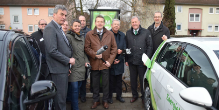 Nahmen die erste Schnellladesäule für Elektrofahrzeuge im Landkreis Marburg-Biedenkopf offiziell in Betrieb: