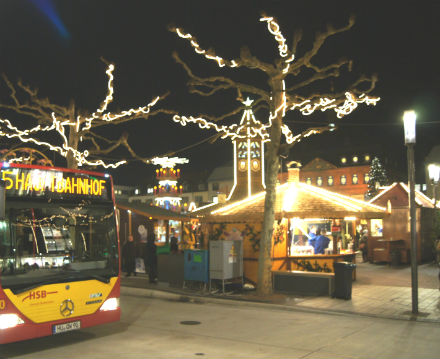 Auf dem Weihnachtsmarkt in Hanau können die Besucher kostenlos per WLAN im Internet surfen.