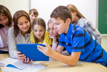 Schulen in Schleswig-Holstein sind auf dem Weg zum Lernen mit digitalen Medien.