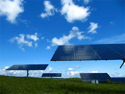 Photovoltaik-Freiflächenanlagen jetzt auch auf benachteiligten Acker- und Grünlandflächen in Baden-Württemberg und Bayern.