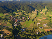 Der Naturstromspeicher in Gaildorf kombiniert einen Windpark mit einem Pumpspeicherkraftwerk.