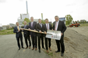 Der erste Spatenstich für den Bau eines Gasmotorenkraftwerks auf der Ingelheimer Aue in Mainz ist erfolgt.