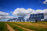 Solarkraftwerke können immer billiger gebaut werden. Der Bundesverband Solarwirtschaft fordert deshalb eine Aufhebung der Ausbaudeckel.