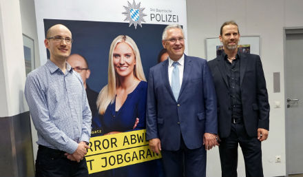 Bayerns Innenminister Joachim Herrmann (2. v.r.) startet Werbekampagne der Bayerischen Polizei.