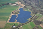 Die Photovoltaik-Anlage Klüsserath wurde auf dem Gelände einer ehemaligen Kiesgrube errichtet.
