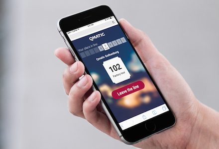 Mit dem mobilen Ticketverfahren auf Basis von Orchestra können sich Besucher etwa über ihr Smartphone in eine virtuelle Warteschlange einreihen.