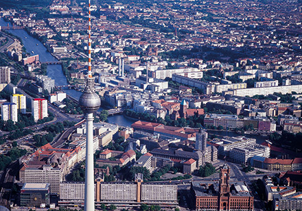 Berlin: Auf den Dachflächen der Großstädte könnten Photovoltaikanlagen mit einer Gesamtleistung von rund 1,1 Gigawatt Peak zusätzlich installiert werden.