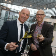 Vereinbarten den gemeinsamen Glasfaserausbau: EWE-Marktvorstand Michael Heidkamp (l.) und Telekom-Vorstandsvorsitzender Tim Höttges.