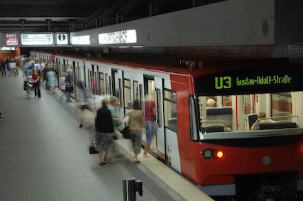 In Nürnberg kann an mehreren U-Bahnhaltestellen jetzt via BayernWLAN kostenlos im Internet gesurft werden.