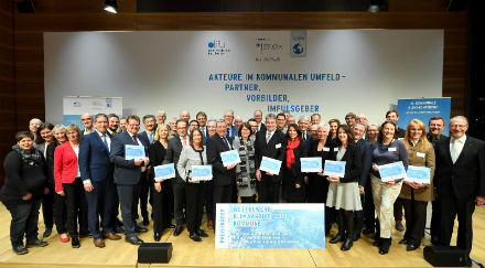 Gewinner des Wettbewerbs „Klimaaktive Kommune 2017“ mit Gratulanten.