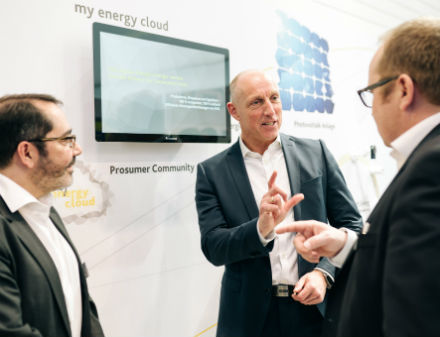 Frédéric Gastaldo, CEO Swisscom Energy Solutions (l.) und Michael Heidkamp, Vorstand Markt EWE AG, stellten die myEnergyCloud auf der E-world vor.