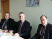 BKG-Präsident Hansjörg Kutterer (Mitte) gemeinsam mit Vertretern des Landes Mecklenburg-Vorpommern bei der Unterzeichnung des TopPlus-Web-Open-Kooperationsvertrags.