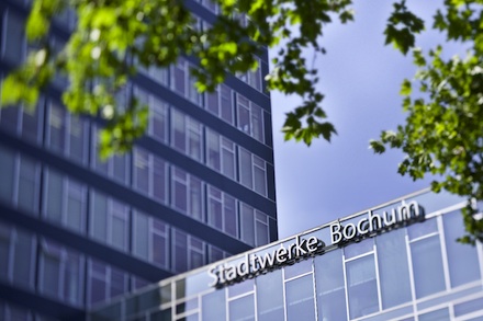 In Kombination mit einer Solaranlage bieten die Stadtwerke Bochum jetzt eine Strom-Flatrate an.
