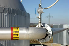 Die Stadtwerke Ansbach stellen die Gasversorgung einer örtlichen Tankstelle komplett von Erdgas auf Biomethan um.