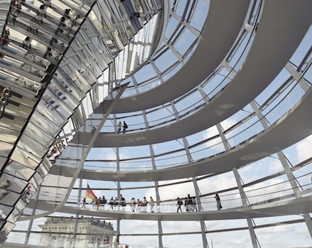 Beim Kaminabend des BDIP unter der Reichstagskuppel sollen aktuelle Perspektiven moderner Verwaltungsdienste diskutiert werden. 