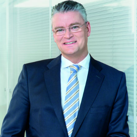 Mainova-Vorstandschef Constantin H. Alsheimer bleibt weitere fünf Jahre im Amt.