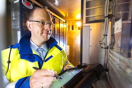 Torsten Hammerschmidt von innogy sorgt im Projekt Smart Country in der Eifel für ein stabiles Stromnetz.