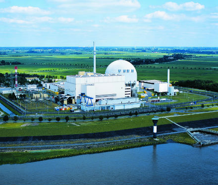 Kernkraftwerk Brokdorf: Laut Greenpeace-Studie drängt Atomstrom erneuerbare Energien aus dem Netz.