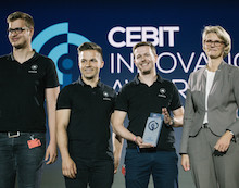 Bundesbildungsministerin Anja Karliczek hat auf der CEBIT das Projekt AIPARK mit dem CEBIT Innovation Award 2018 ausgezeichnet. 
