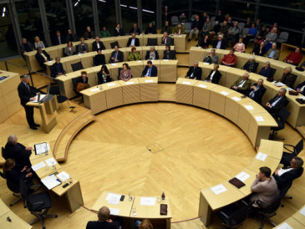 Schleswig-Holsteinischer Landtag beschließt Umstieg auf quelloffene Software.