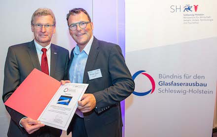 Wirtschaftsminister Dr. Bernd Buchholz (l.) und SWN-Geschäftsführer Thomas Junker wollen den Glasfaserausbau im Land vorantreiben.