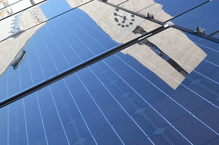 Die Stadt Stuttgart spart durch die Solaranlagen 590 Tonnen Kohlendioxid pro Jahr ein.
