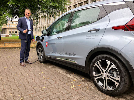 Niedersachsens Innenministerium will beim Thema Elektromobilität mit gutem Beispiel vorangehen.