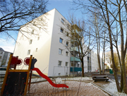 Mit neuer Technik werden 70 Wohnungen in der sanierten Wohnanlage in Augsburg hocheffizient und umweltfreundlich mit Strom und Wärme versorgt.