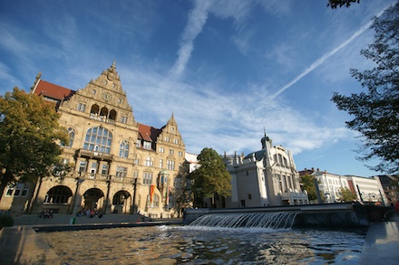 Die Organisationseinheiten der Stadt Bielefeld stellen auf die E-Akte-Lösung von Ceyoniq Technology um.