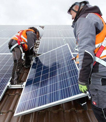 Im April haben die Lechwerke auf dem Dach ihrer Betriebsstelle in Königsbrunn eine Photovoltaikanlage in Betrieb genommen. Nun sollen neun weitere folgen.