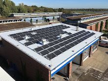 Düsseldorf: Stadtentwässerungsbetrieb nutzt kompletten Strom aus seiner Solaranlage selbst. 