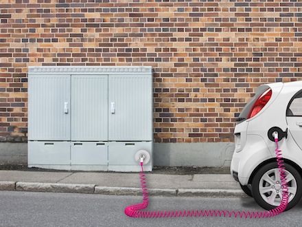 Deutsche Telekom will bundesweites Netz an öffentlichen Ladestellen für Elektroautos aufbauen. 