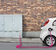 Deutsche Telekom will bundesweites Netz an öffentlichen Ladestellen für Elektroautos aufbauen. 