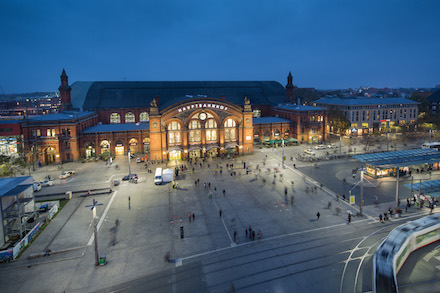Das neue Lichtkonzept am Hauptbahnhof in Bremen soll Sicherheit schaffen und die Umwelt schonen. 