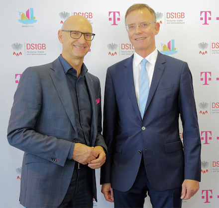 DStGB und Deutsche Telekom setzen ihre Zusammenarbeit für Digitale Städte und Regionen fort.