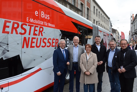 Die Stadtwerke Neuss haben ihren ersten reinen Elektrobus in Betrieb genommen.